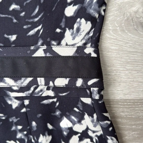 Tory Burch Navy Blue and White Silk Floral Belted Sleeveless Dress | EUC Size 6 - Picture 11 of 12